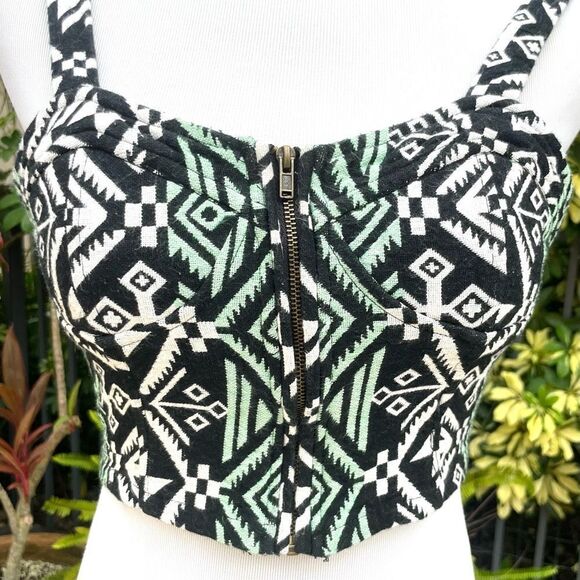 Staring At Stars Front Zip Crop Top - Picture 4 of 9